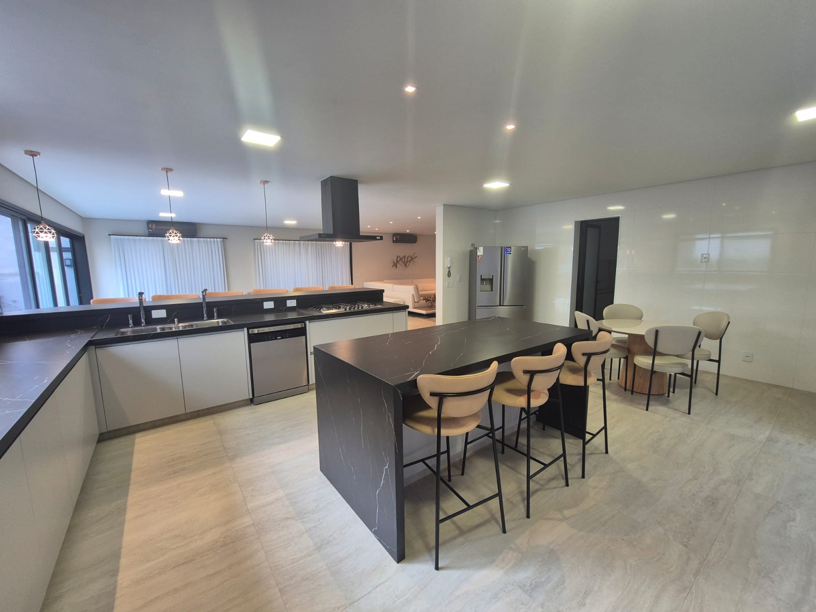 Área de convivência casa à venda em Tambore 11, Alphaville, Barueri — 5 suítes, 618 m² — imagem 6 de 11