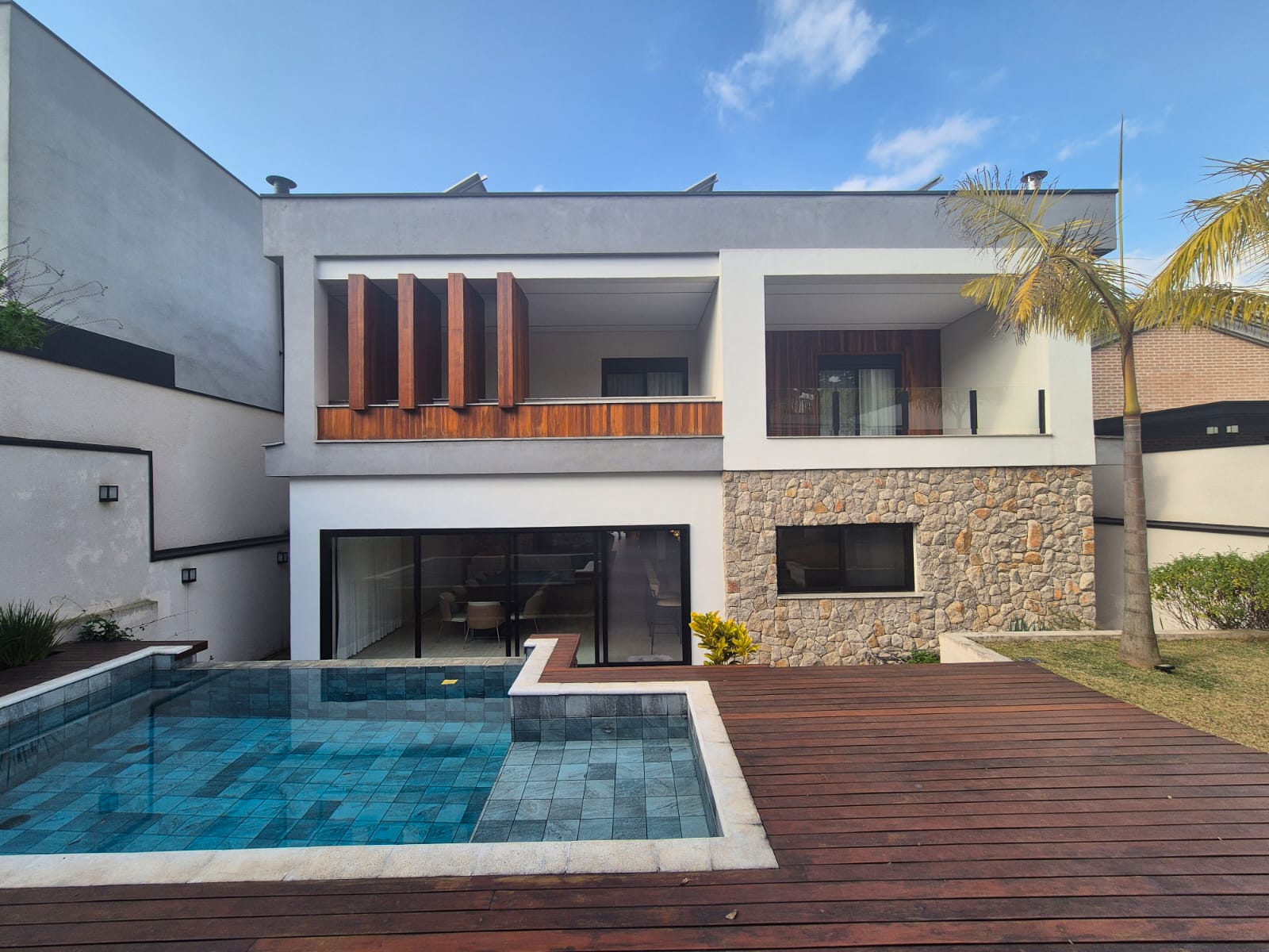 Fachada casa à venda em Tambore 11, Alphaville, Barueri — 5 suítes, 618 m² — imagem 1 de 11