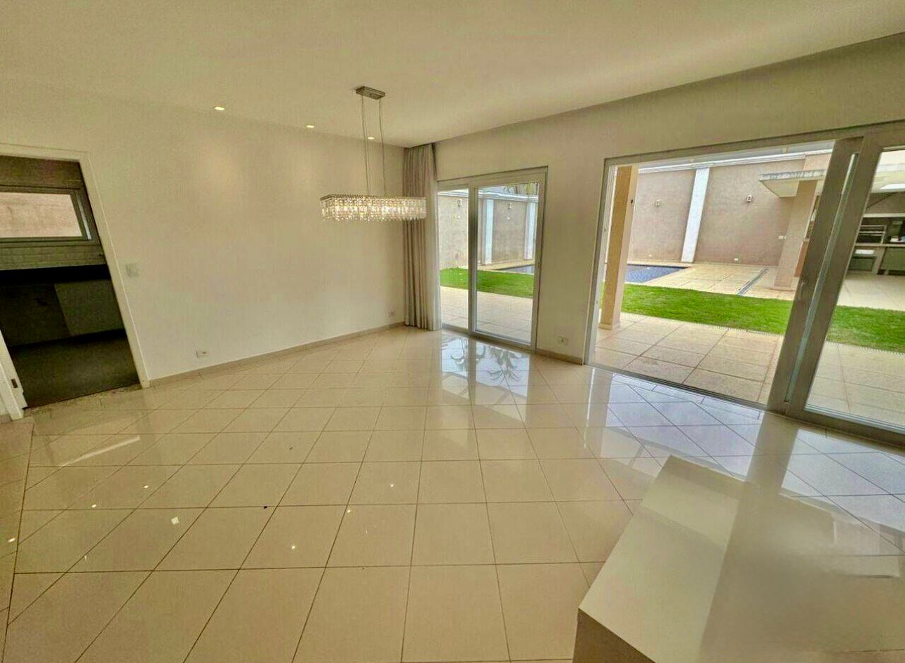 Sala de estar casa à venda em Alphaville Residencial 2, Alphaville, Barueri — 4 suítes, 565 m² — imagem 2 de 23