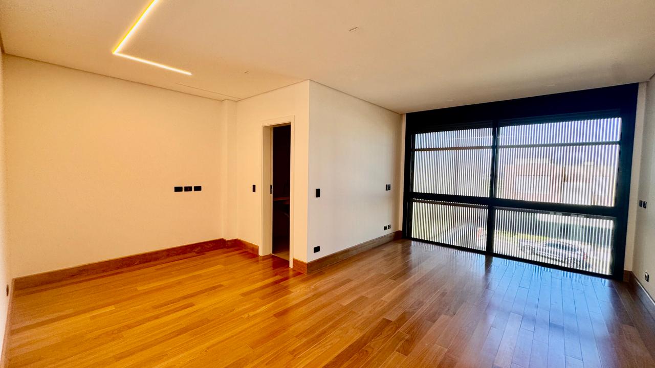 Suíte principal casa à venda em Residencial Tambore 10 , Alphaville, Barueri — 4 suítes, 646 m² — imagem 4 de 30