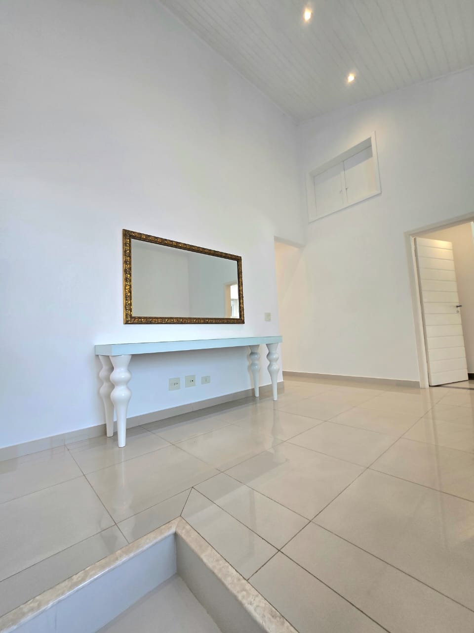 Sala de estar casa para alugar em Alphaville Residencial 6, Alphaville, Barueri — 3 suítes, 360 m² — imagem 2 de 30