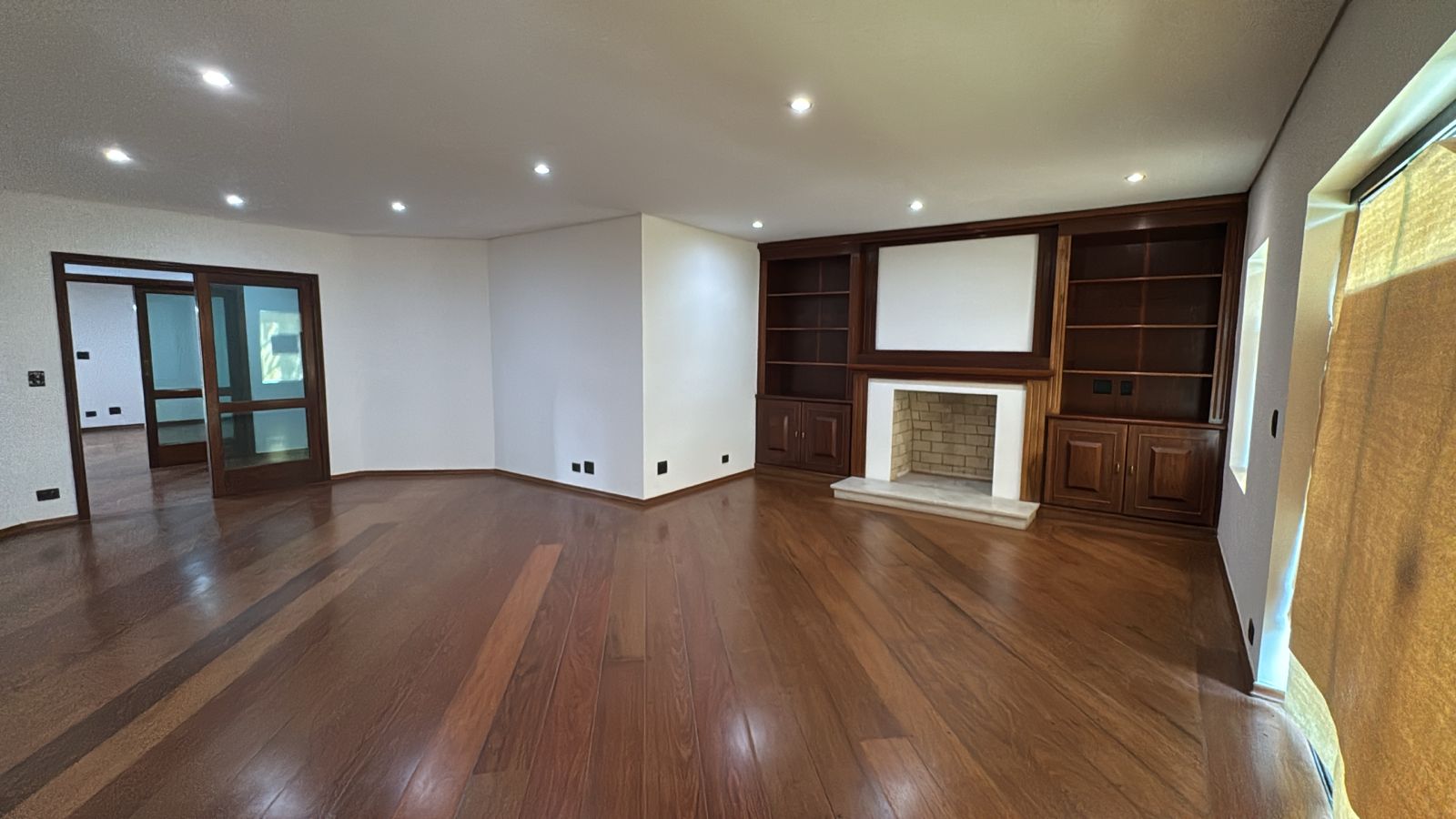 Sala de estar casa à venda em Alphaville Residencial 2, Alphaville, Barueri — 4 suítes, 1300 m² — imagem 2 de 30