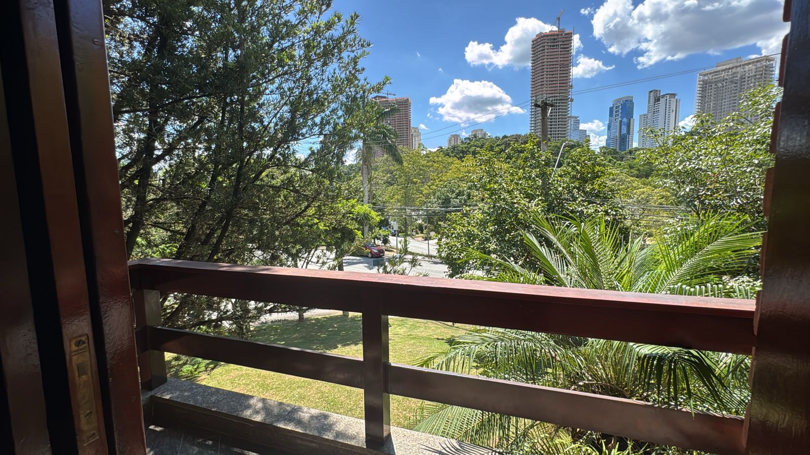 Cozinha e área gourmet casa à venda em Alphaville Residencial 2, Alphaville, Barueri — 4 suítes, 1300 m² — imagem 3 de 30