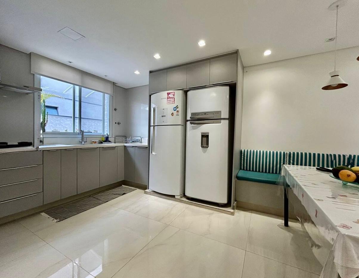 Cozinha e área gourmet casa à venda em Alphaville Residencial 2, Alphaville, Barueri — 1 suíte, 565 m² — imagem 3 de 24
