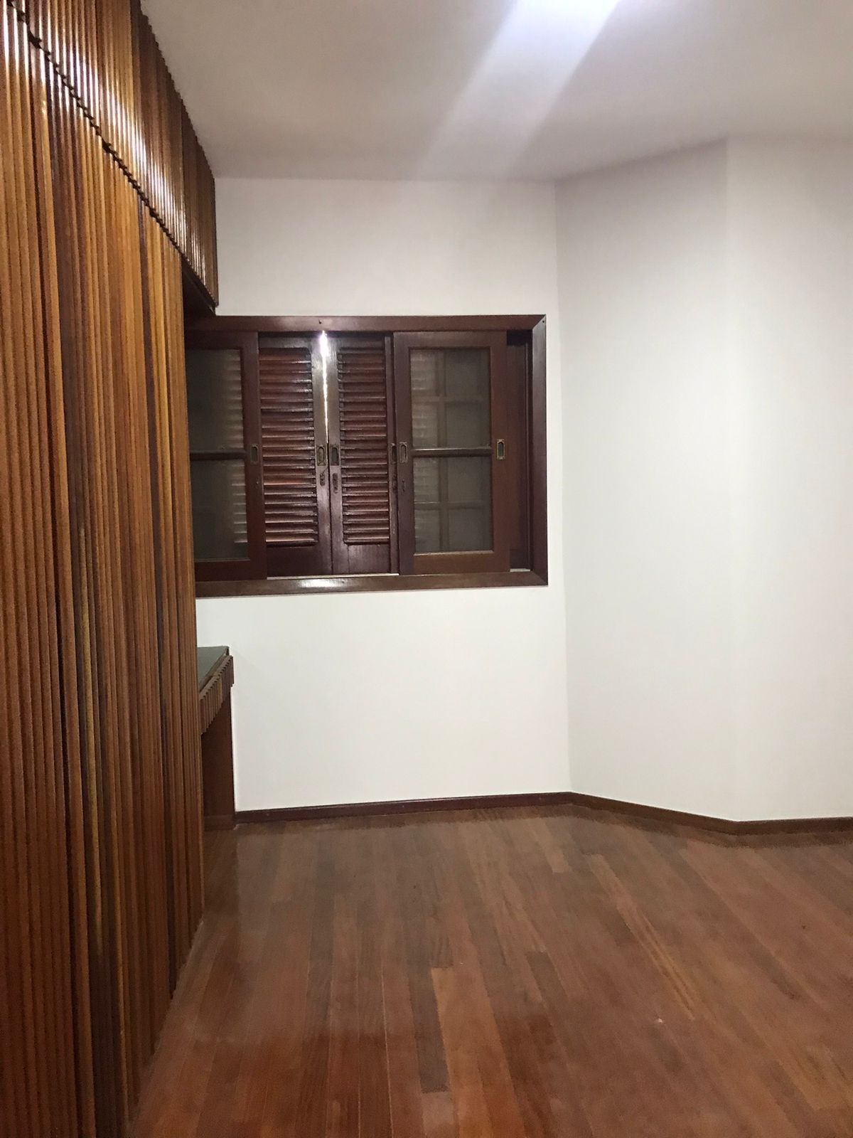 Cozinha e área gourmet casa à venda em Alphaville Residencial 2, Alphaville, Barueri — 5 suítes, 609 m² — imagem 3 de 30