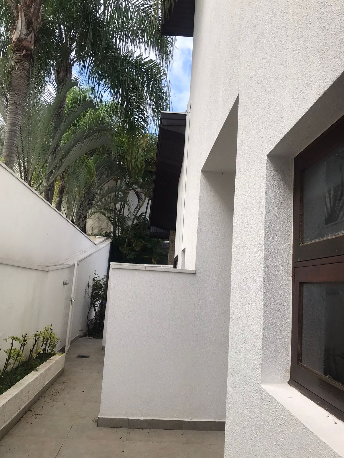 Piscina e área externa casa à venda em Alphaville Residencial 2, Alphaville, Barueri — 5 suítes, 609 m² — imagem 5 de 30