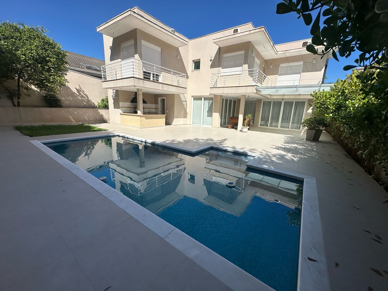 Fachada casa à venda em Alphaville Residencial 11, Alphaville, Barueri — 4 suítes, 560 m² — imagem 1 de 17