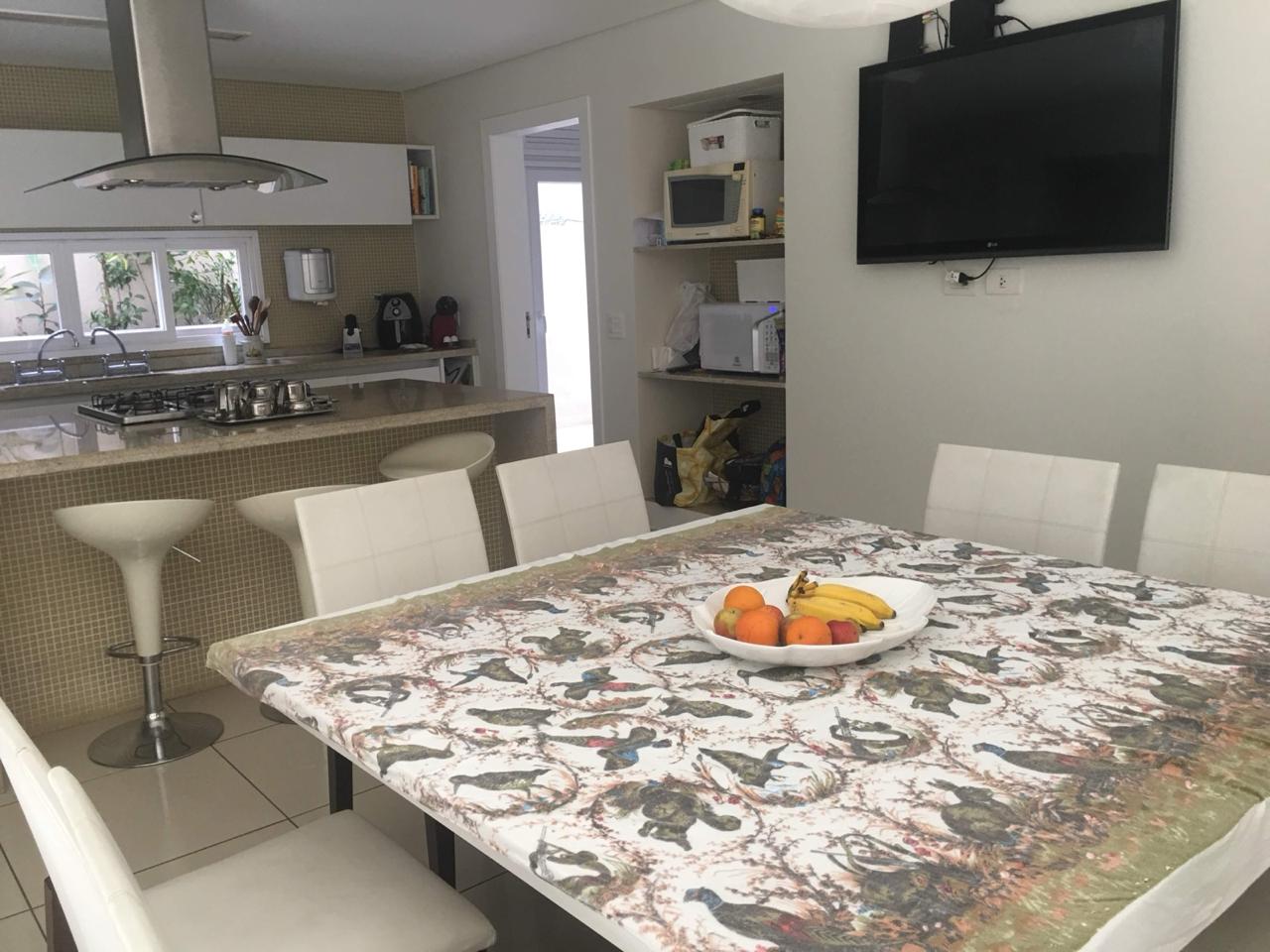Cozinha e área gourmet casa à venda em Alphaville Residencial 11, Alphaville, Barueri — 4 suítes, 560 m² — imagem 3 de 17