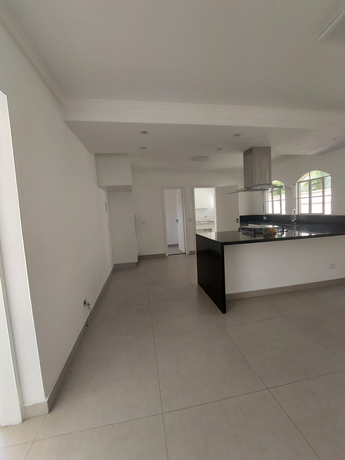 Suíte principal casa para alugar em Alphaville Residencial 2, Alphaville, Barueri — 2 suítes, 580 m² — imagem 4 de 30