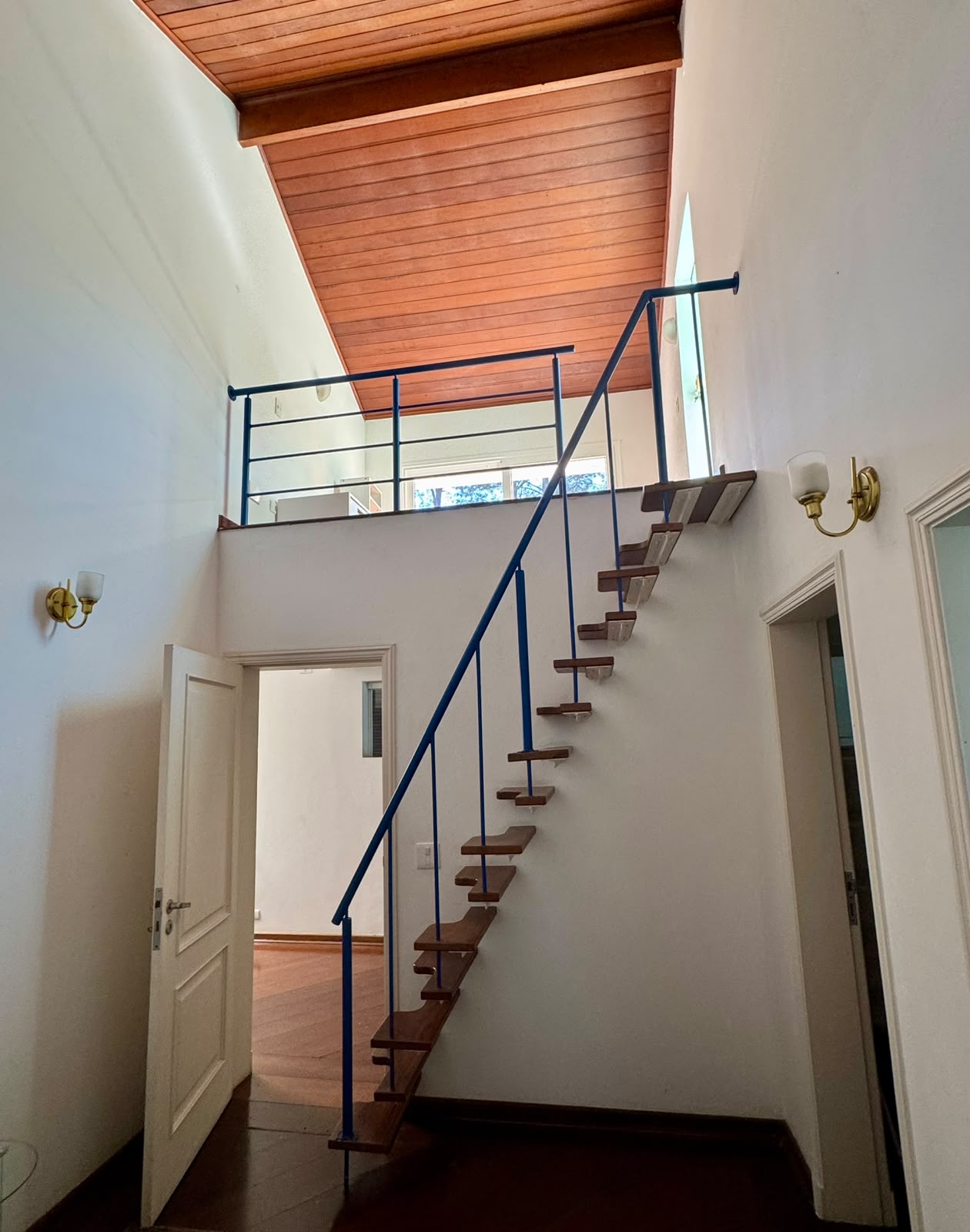 Sala de estar casa para alugar em Alphaville Residencial 10, Alphaville, Santana de Parnaíba — imagem 2 de 21