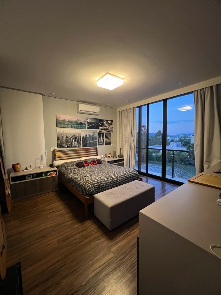 Piscina e área externa casa para alugar em Itahye Residencial, Alphaville, Barueri — 3 suítes, 650 m² — imagem 5 de 6