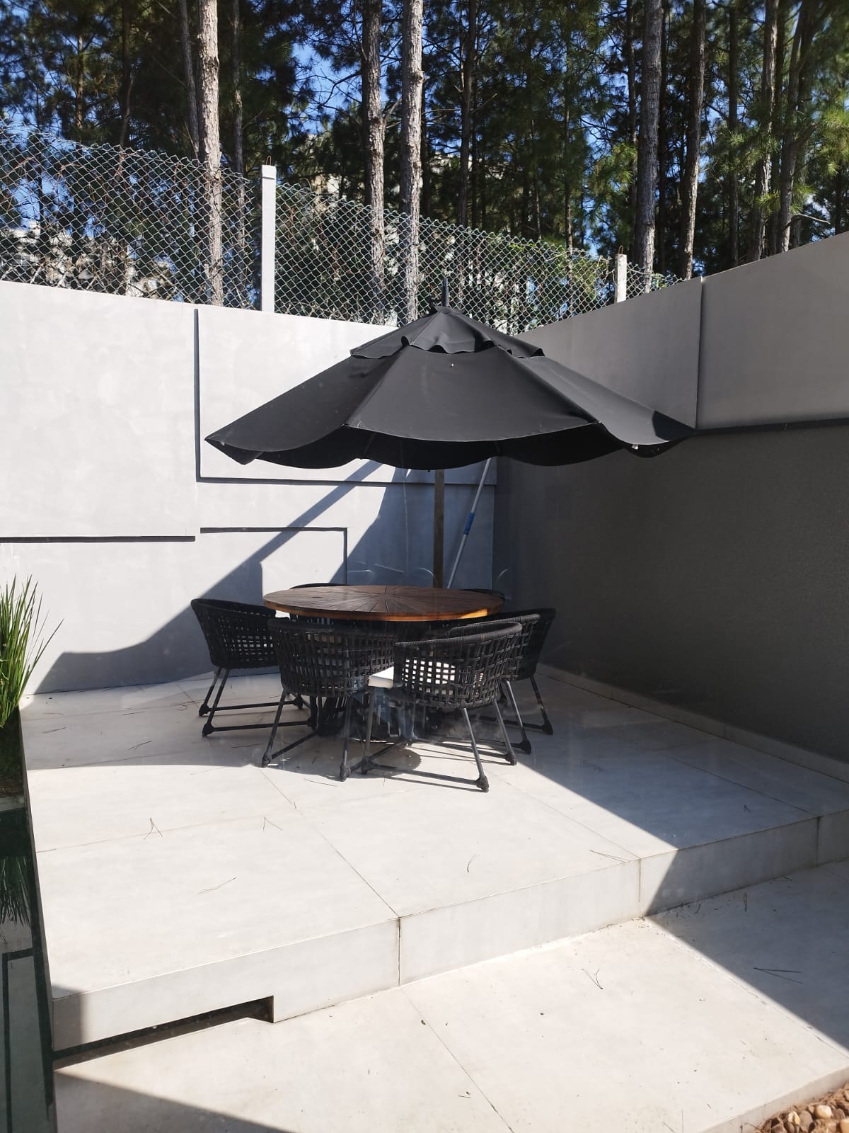 Sala de estar casa à venda ou para alugar em Alphaville Residencial 4, Alphaville, Santana de Parnaíba — 4 suítes, 330 m² — imagem 2 de 20