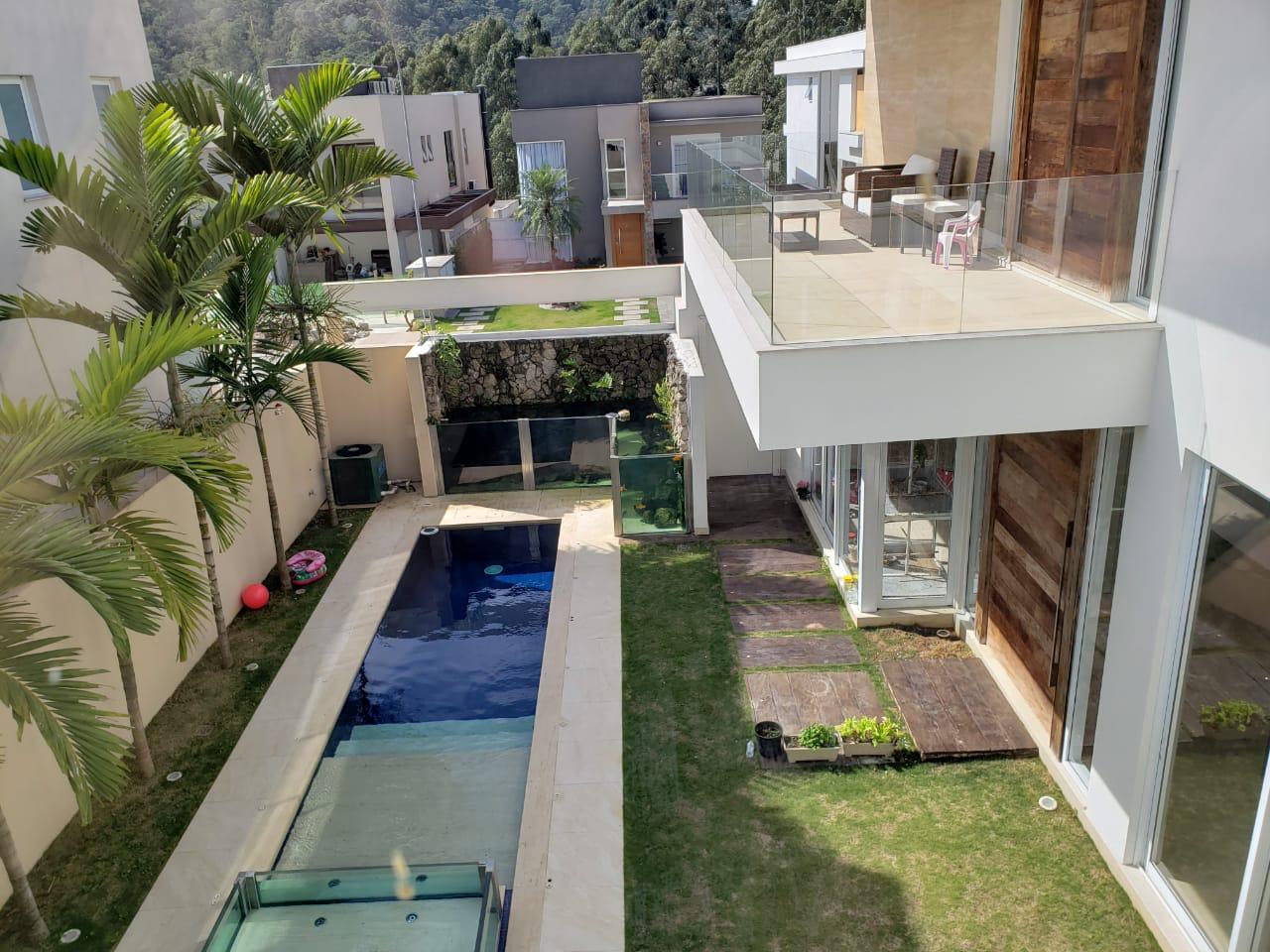 Piscina e área externa casa à venda ou para alugar em Villa Solaia , Alphaville, Barueri — 4 suítes — imagem 5 de 29