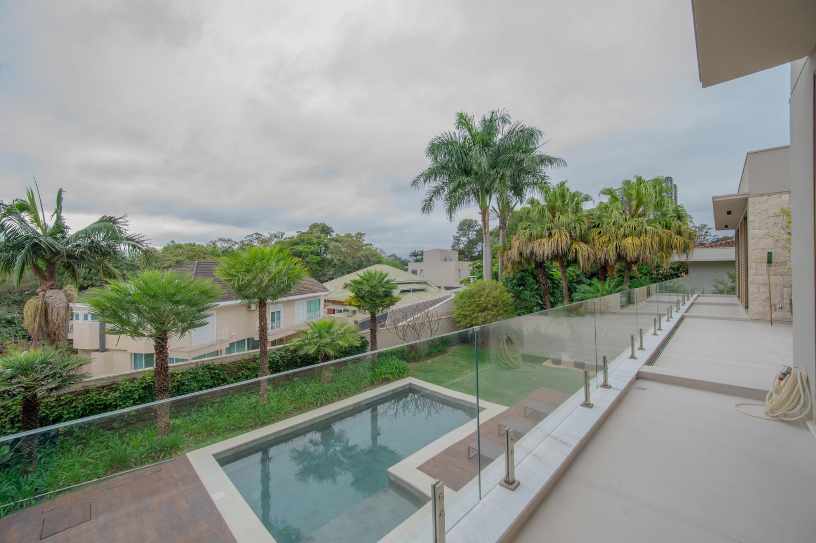 Fachada casa para alugar em Alphaville Residencial 1, Alphaville, Barueri — 4 suítes, 1025 m² — imagem 1 de 30