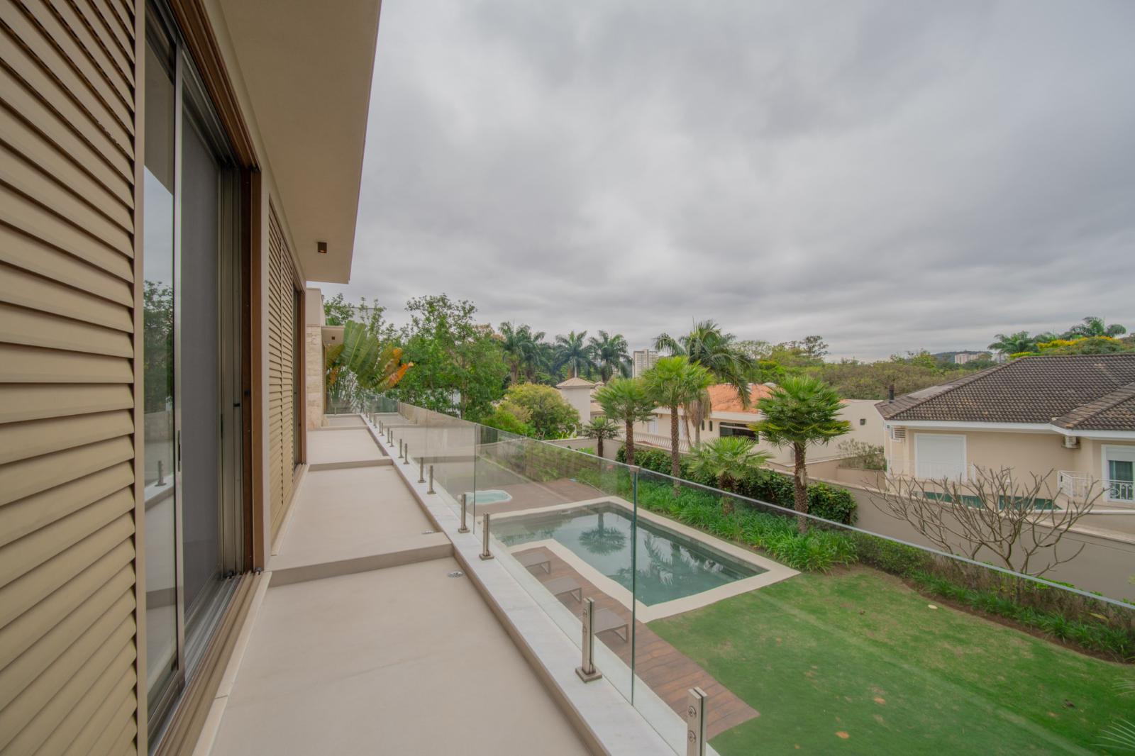 Sala de estar casa para alugar em Alphaville Residencial 1, Alphaville, Barueri — 4 suítes, 1025 m² — imagem 2 de 30