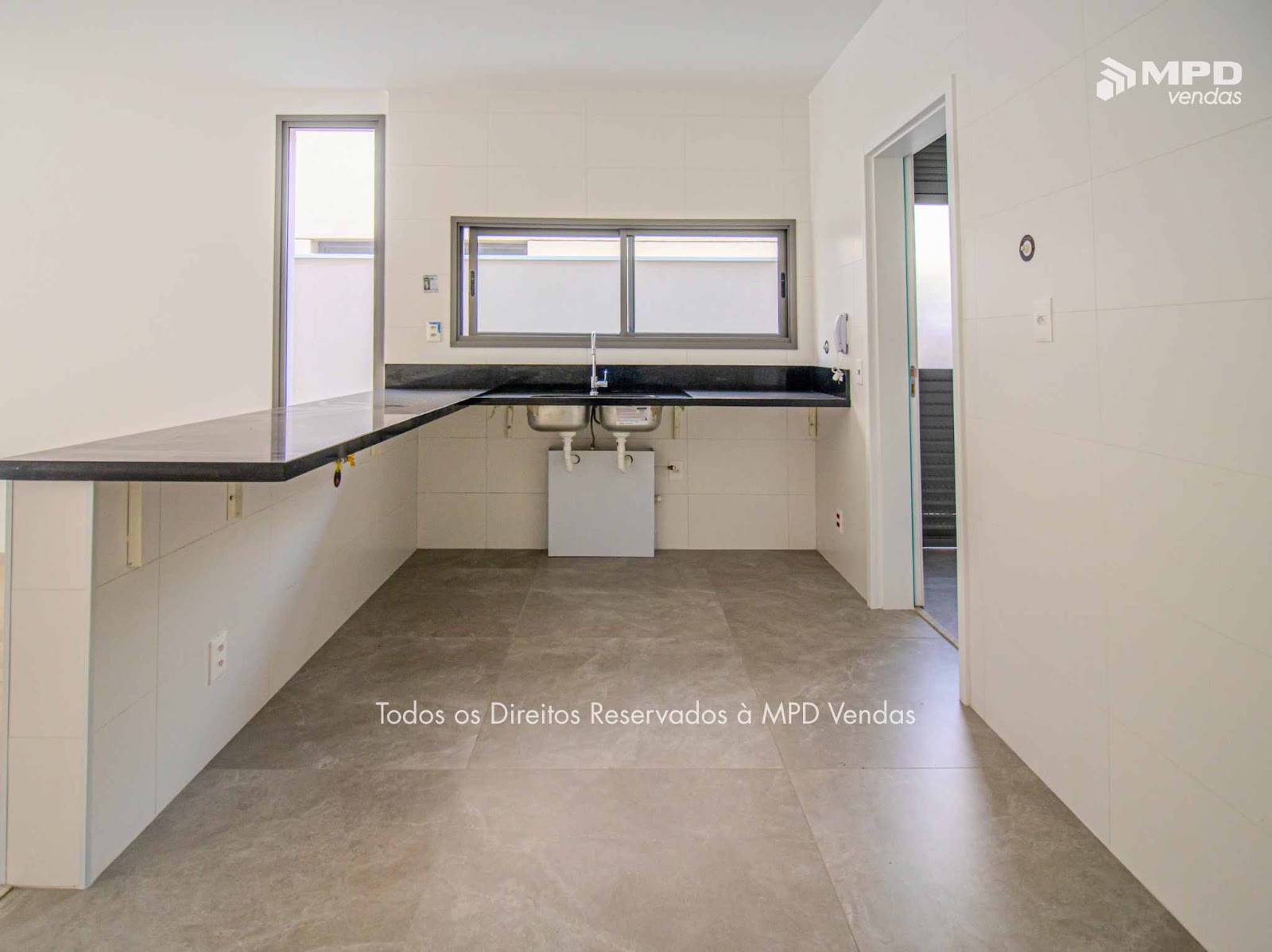 Piscina e área externa casa à venda em Condominio Singular, Alphaville, Santana de Parnaíba — 3 suítes, 230 m² — imagem 5 de 25