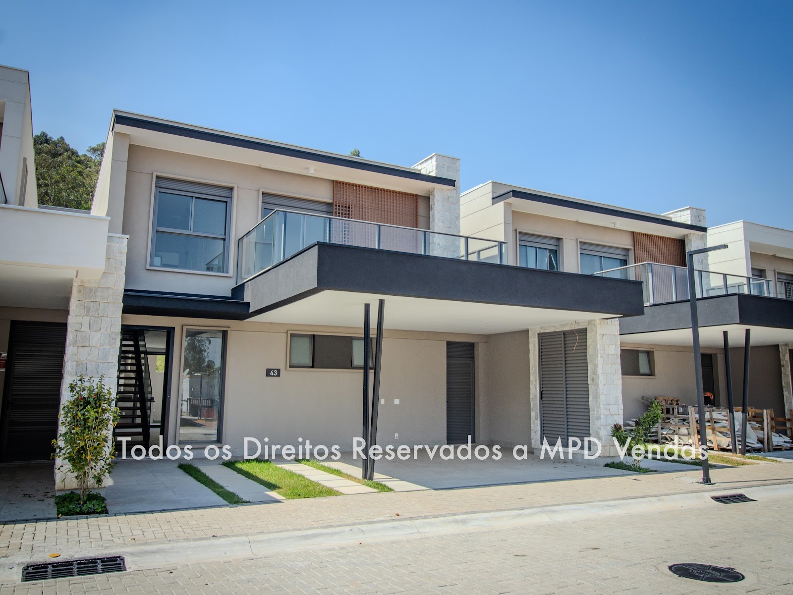 Piscina e área externa casa à venda em Condominio Singular, Alphaville, Santana de Parnaíba — 3 suítes, 230 m² — imagem 5 de 30