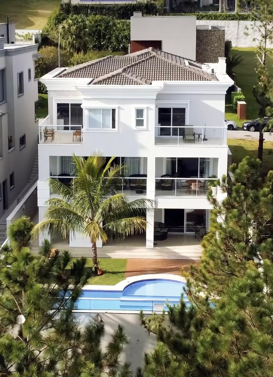 Cozinha e área gourmet casa à venda em Villa Solaia , Alphaville, Barueri — 4 suítes, 525 m² — imagem 3 de 23