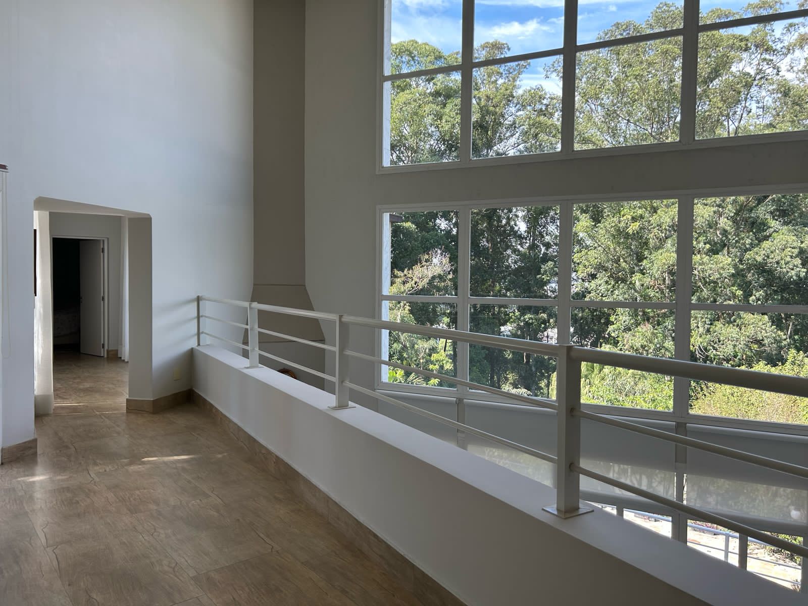 Área de convivência casa à venda ou para alugar em Residencial Tambore 1, Alphaville, Barueri — 5 suítes, 2500 m² — imagem 6 de 30