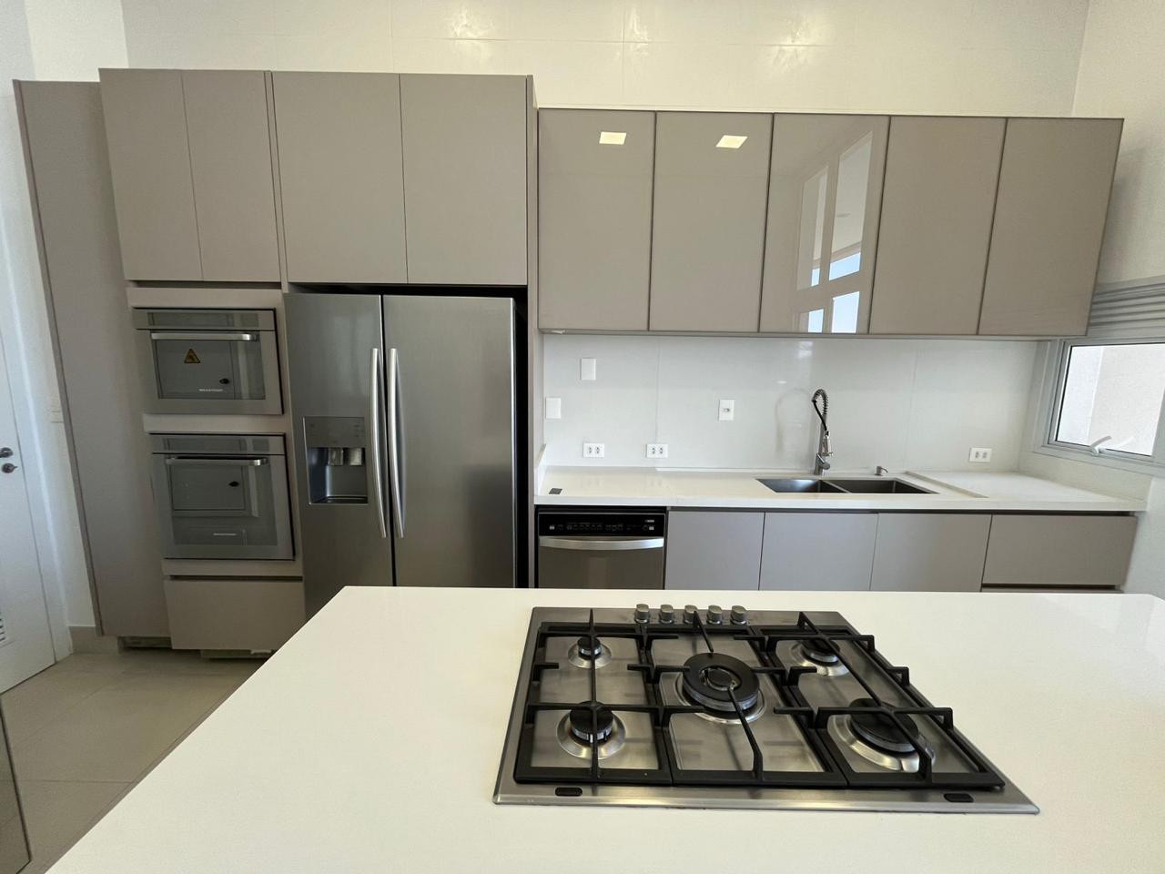 Suíte principal cobertura à venda ou para alugar em The Garden, Alphaville, Barueri — 4 suítes, 387 m² — imagem 4 de 13