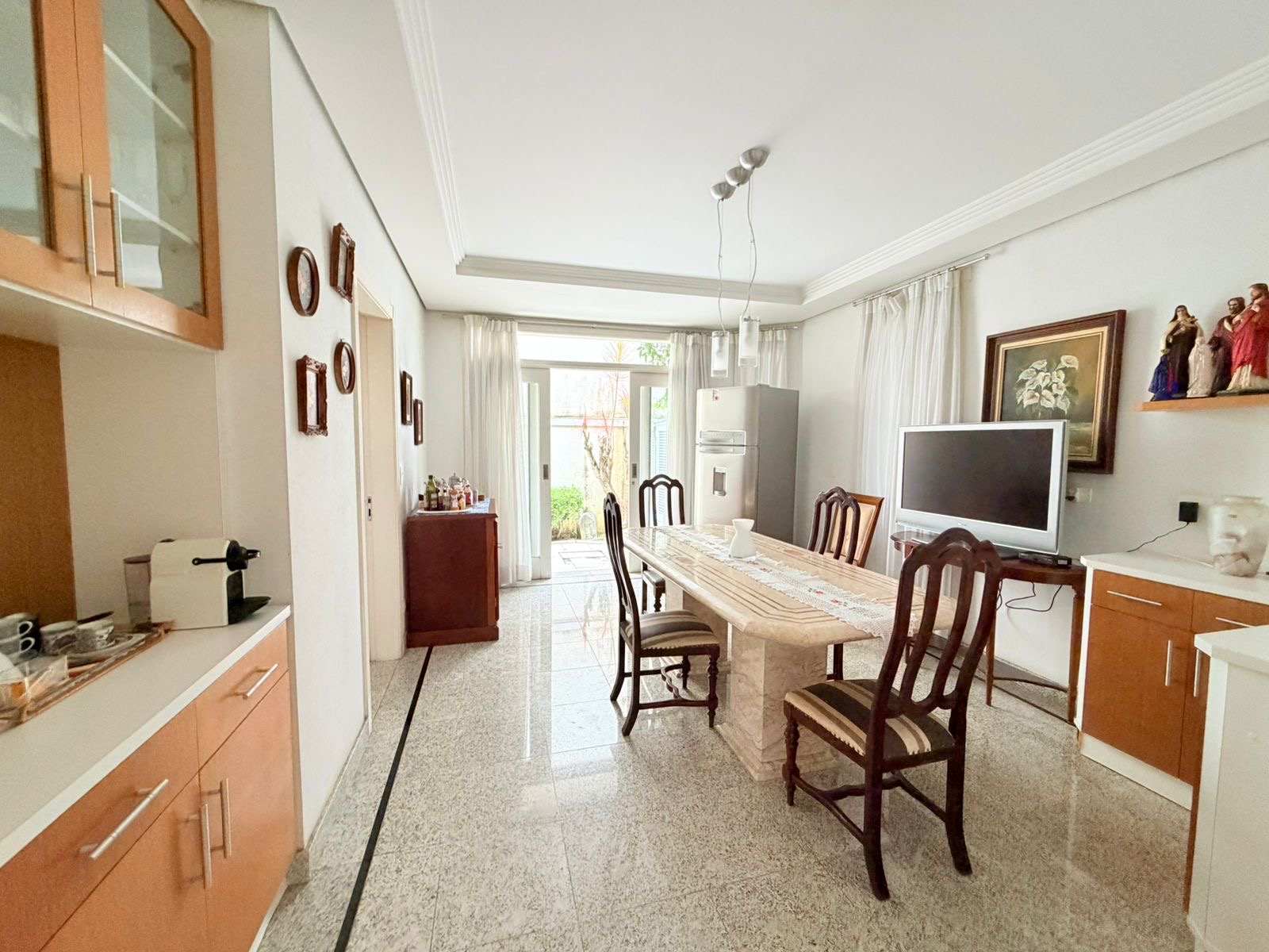 Sala de estar casa à venda em Alphaville Residencial 1, Alphaville, Barueri — 5 suítes, 840 m² — imagem 2 de 13