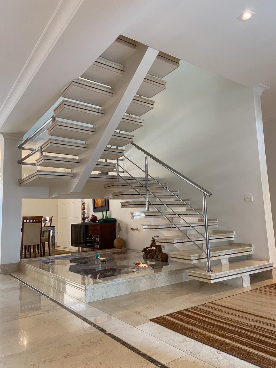 Sala de estar casa à venda ou para alugar em Alphaville Residencial 1, Alphaville, Barueri — 4 suítes, 560 m² — imagem 2 de 12