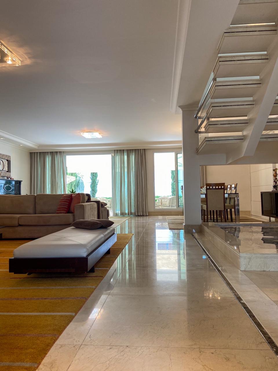 Suíte principal casa à venda ou para alugar em Alphaville Residencial 1, Alphaville, Barueri — 4 suítes, 560 m² — imagem 4 de 12
