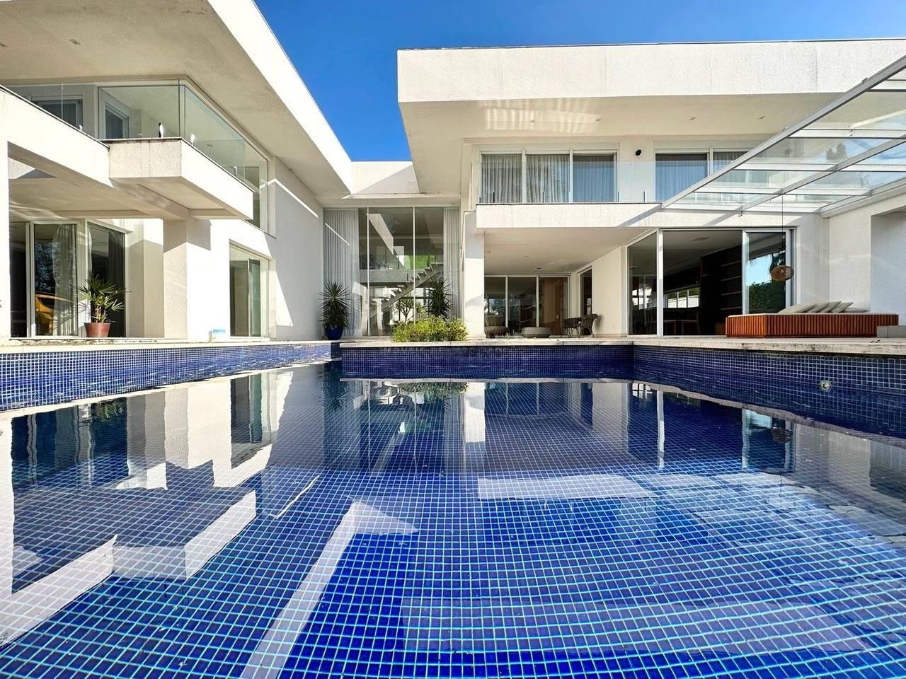 Fachada casa à venda em Residencial Tambore 1, Alphaville, Barueri — 5 suítes, 1200 m² — imagem 1 de 20