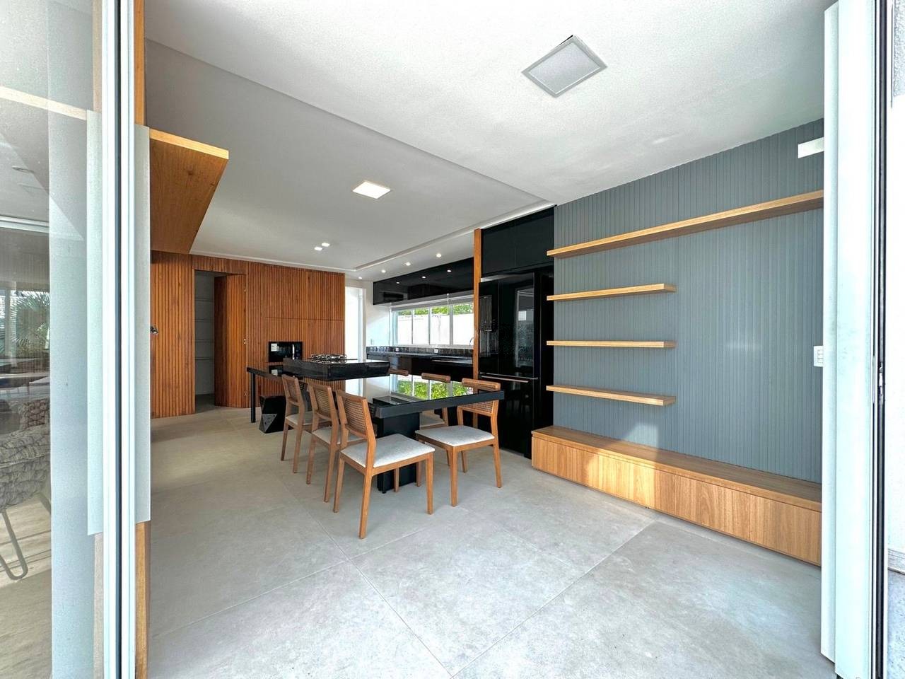 Cozinha e área gourmet casa à venda em Residencial Tambore 1, Alphaville, Barueri — 5 suítes, 1200 m² — imagem 3 de 20