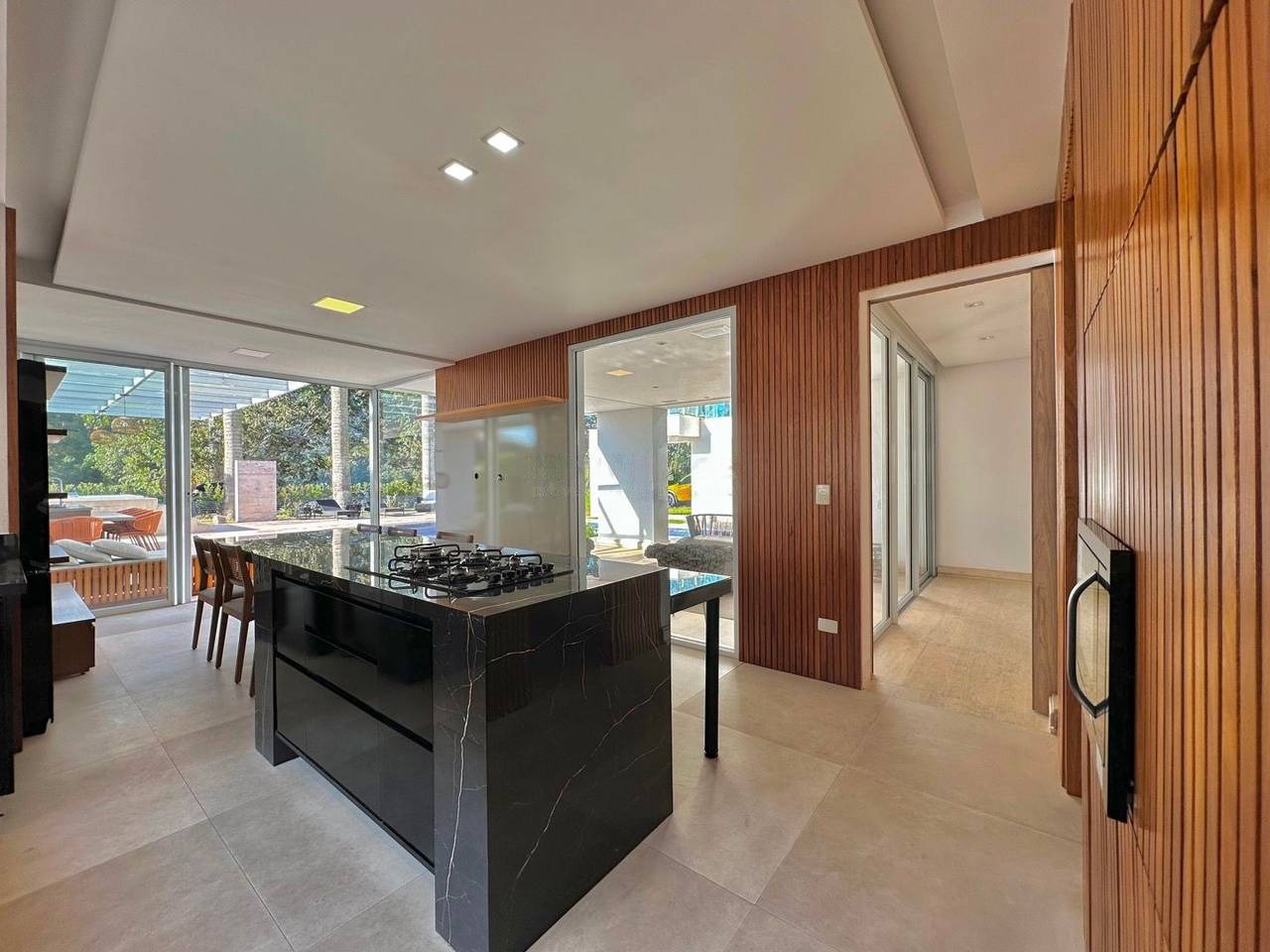 Suíte principal casa à venda em Residencial Tambore 1, Alphaville, Barueri — 5 suítes, 1200 m² — imagem 4 de 20