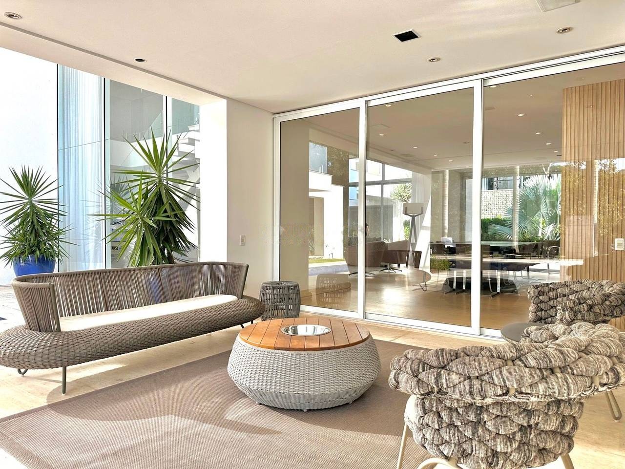 Piscina e área externa casa à venda em Residencial Tambore 1, Alphaville, Barueri — 5 suítes, 1200 m² — imagem 5 de 20