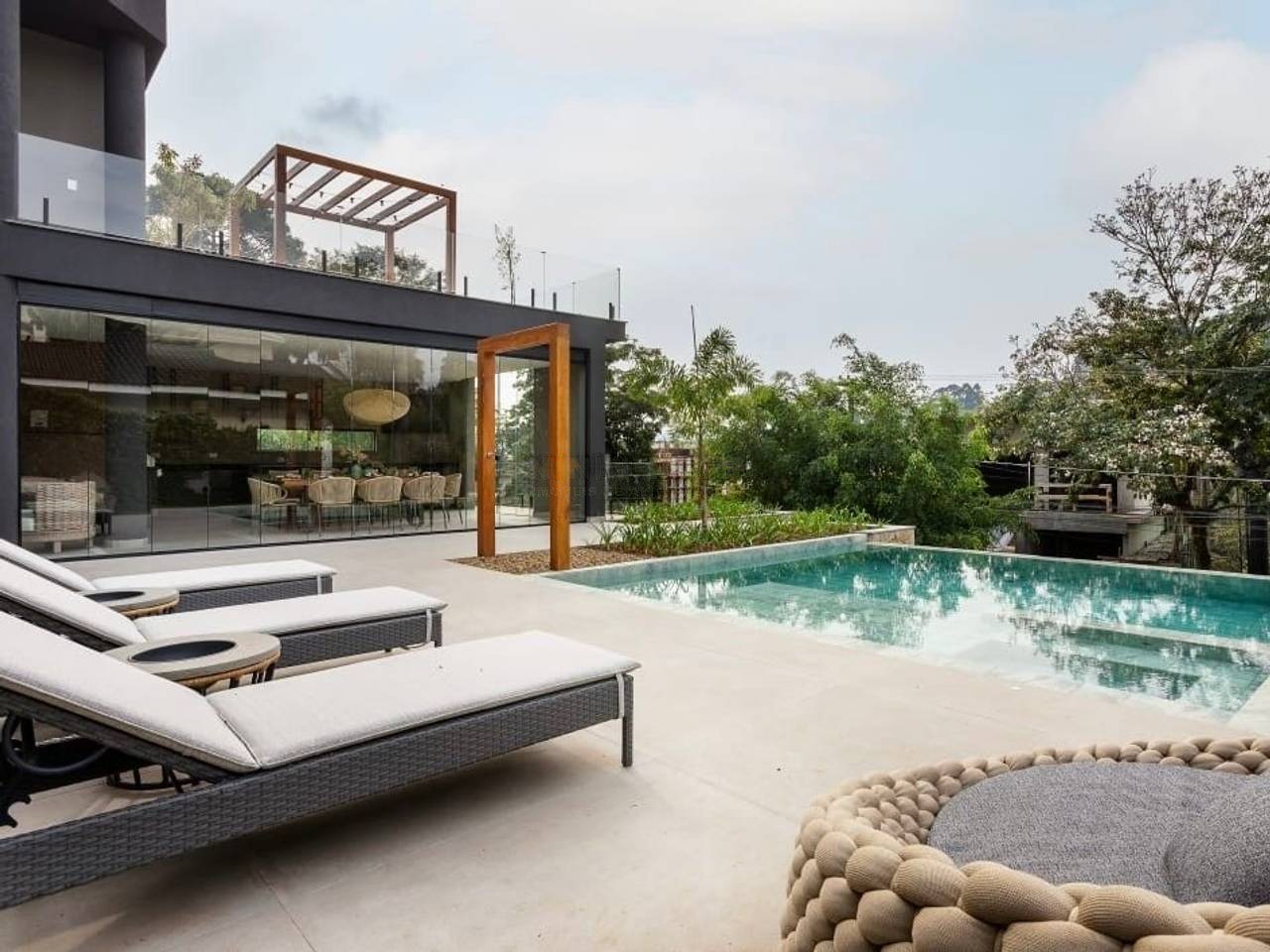 Sala de estar casa à venda em Residencial Tambore 1, Alphaville, Barueri — 6 suítes, 780 m² — imagem 2 de 20