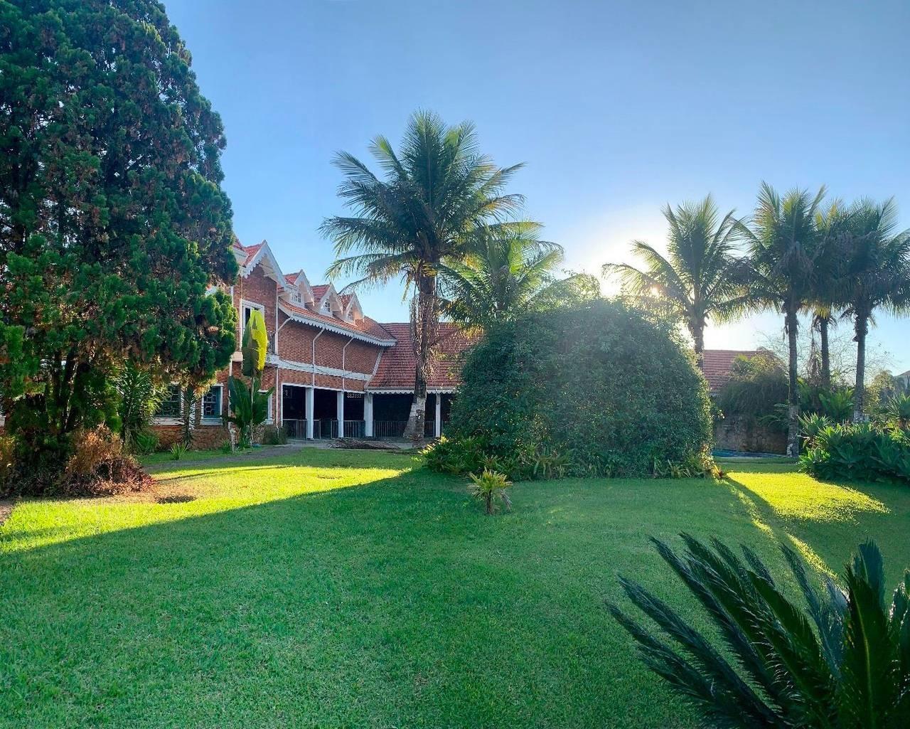 Sala de estar casa à venda em Residencial Tambore 1, Alphaville, Barueri — 5 suítes, 1300 m² — imagem 2 de 19