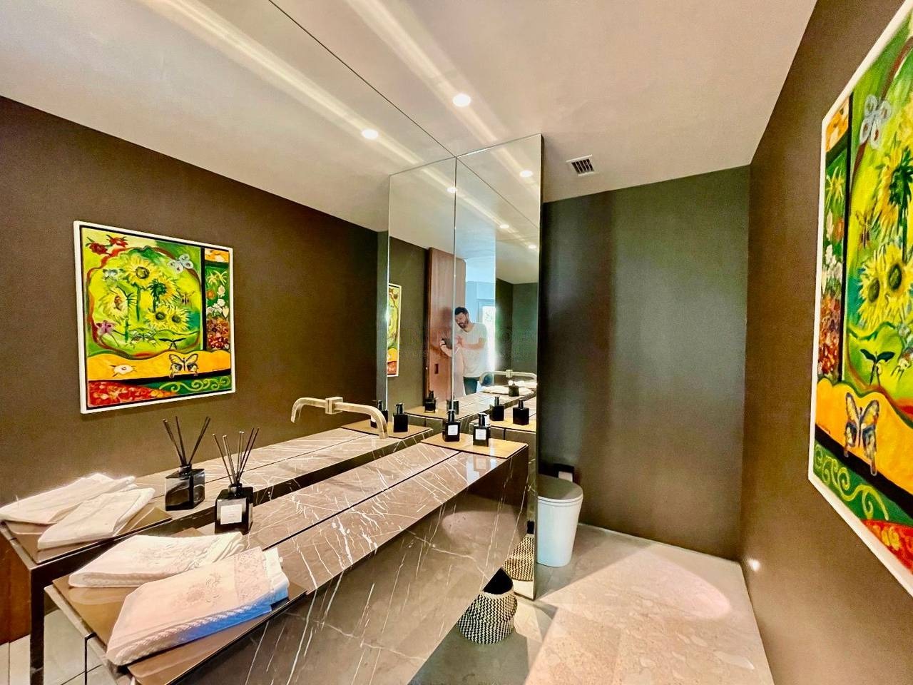 Cozinha e área gourmet casa à venda em Residencial Tambore 1, Alphaville, Barueri — 3 suítes, 780 m² — imagem 3 de 20