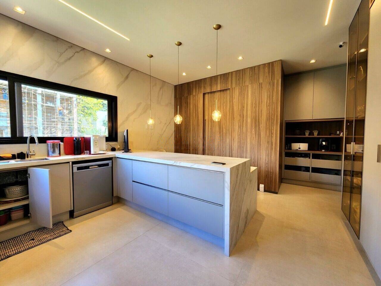 Piscina e área externa casa à venda em Residencial Tambore 1, Alphaville, Barueri — 5 suítes, 800 m² — imagem 5 de 20