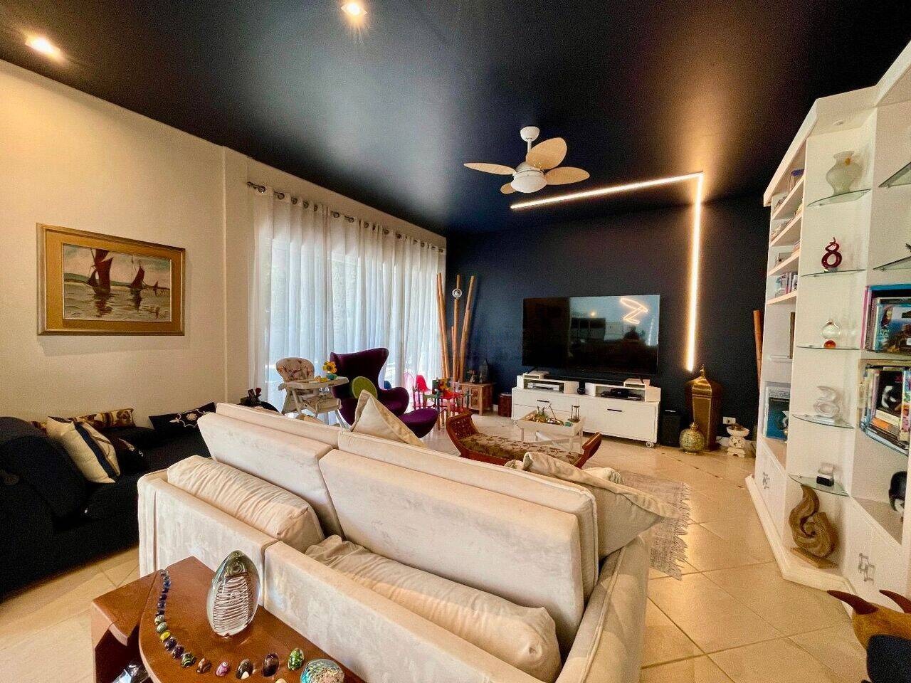 Cozinha e área gourmet casa à venda em Residencial Tambore 1, Alphaville, Barueri — 4 suítes, 500 m² — imagem 3 de 20