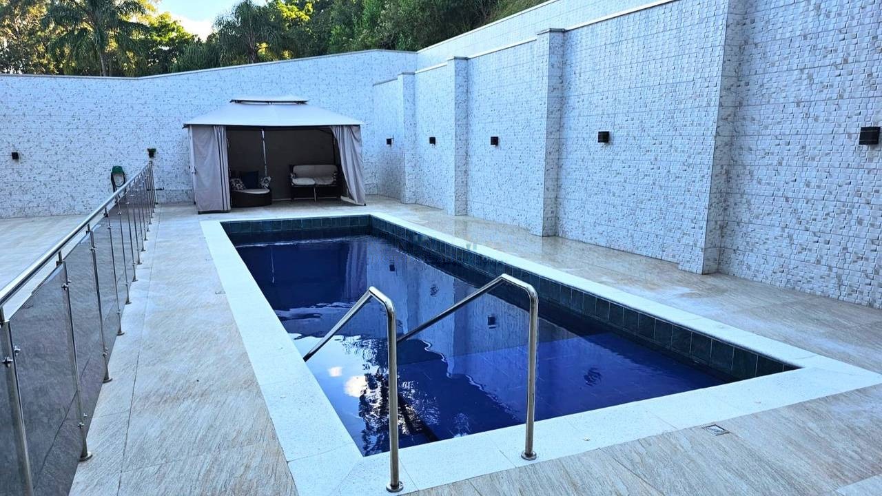 Suíte principal casa à venda em Residencial Tambore 1, Alphaville, Barueri — 5 suítes, 980 m² — imagem 4 de 20