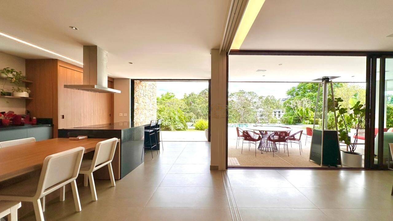 Piscina e área externa casa à venda em Residencial Tambore 1, Alphaville, Barueri — 4 suítes, 692 m² — imagem 5 de 20