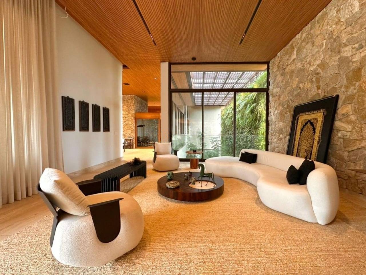 Suíte principal casa à venda em Residencial Tambore 1, Alphaville, Barueri — 5 suítes, 2379 m² — imagem 4 de 20