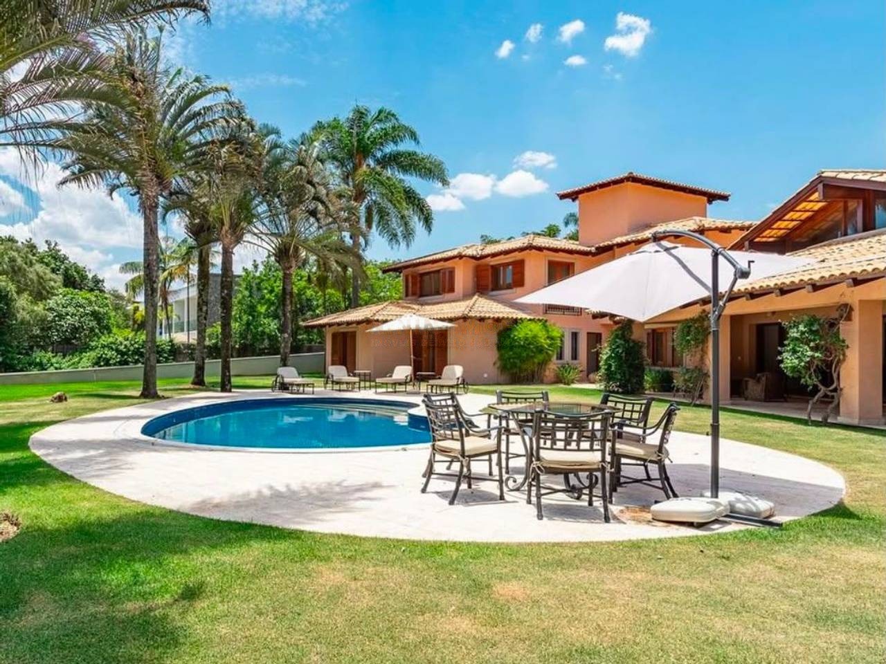 Fachada casa à venda em Residencial Tambore 1, Alphaville, Barueri — 4 suítes, 1100 m² — imagem 1 de 20