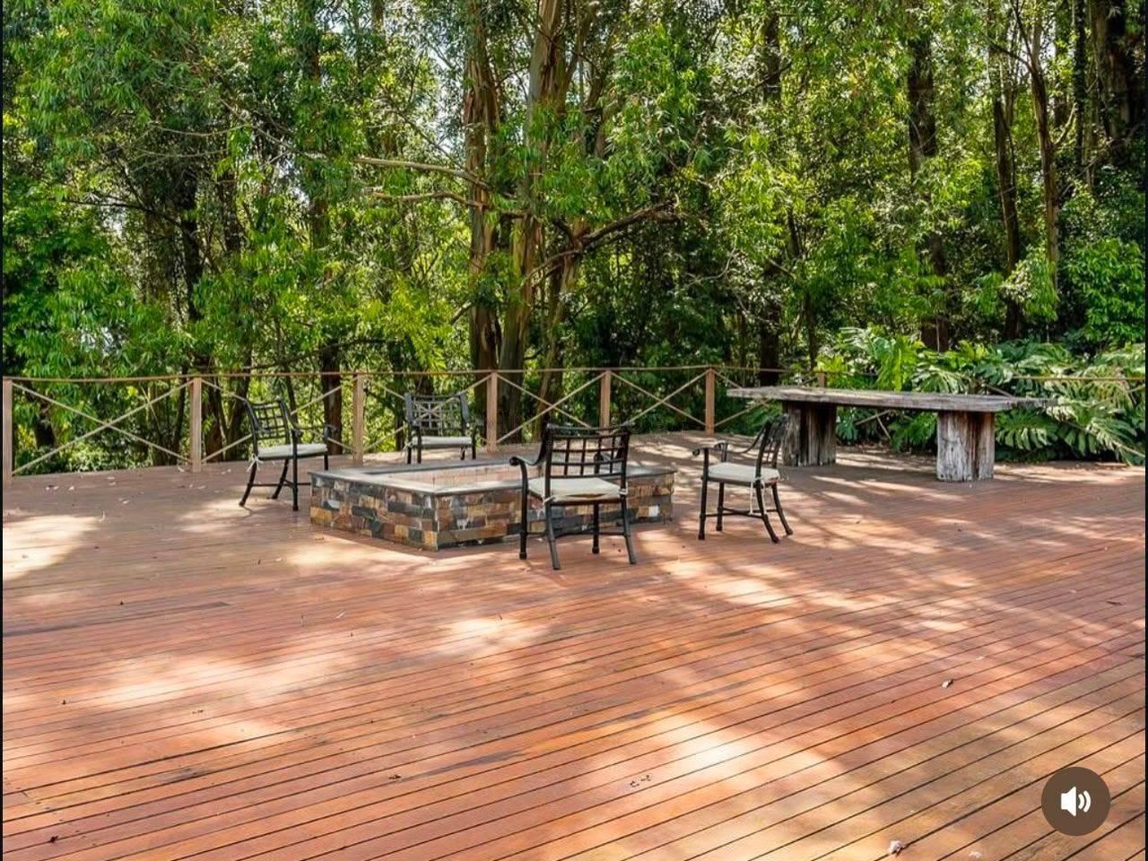 Piscina e área externa casa à venda em Residencial Tambore 1, Alphaville, Barueri — 4 suítes, 1100 m² — imagem 5 de 20