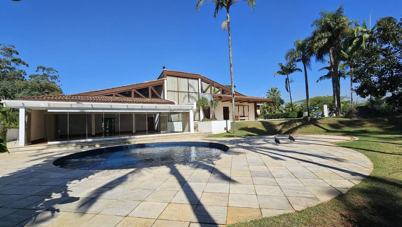 Fachada casa à venda ou para alugar em Residencial Tambore 1, Alphaville, Barueri — 5 suítes, 3300 m² — imagem 1 de 20