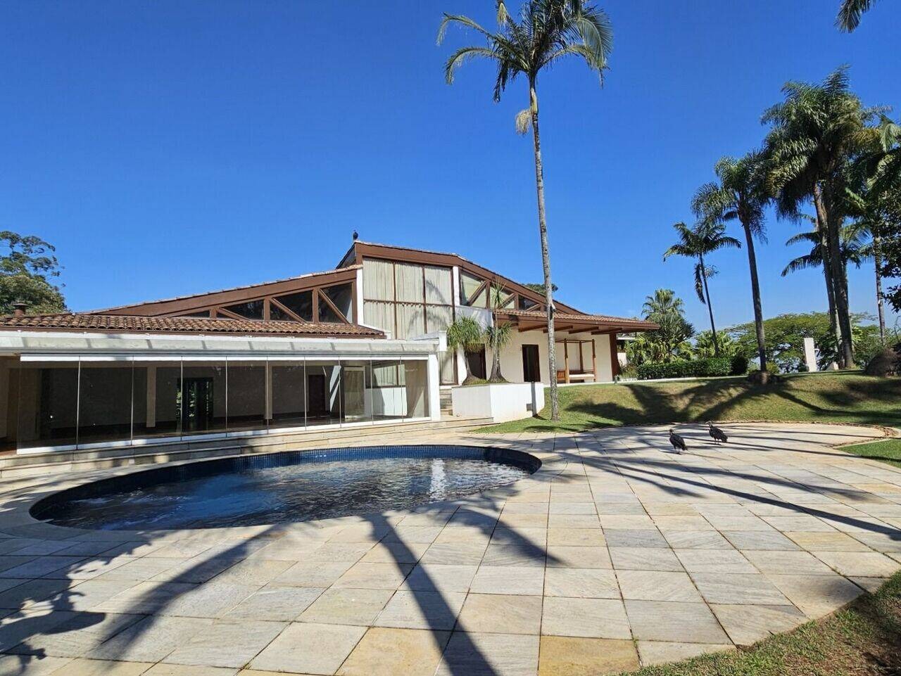 Suíte principal casa à venda ou para alugar em Residencial Tambore 1, Alphaville, Barueri — 5 suítes, 3300 m² — imagem 4 de 20