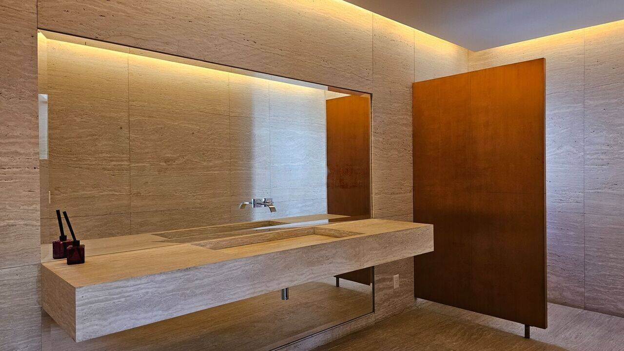 Piscina e área externa casa à venda ou para alugar em Residencial Tambore 1, Alphaville, Barueri — 5 suítes, 3300 m² — imagem 5 de 20