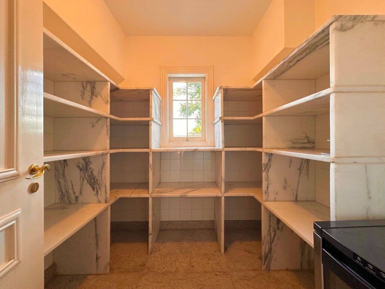 Área de convivência casa à venda em Residencial Tambore 1, Alphaville, Barueri — 4 suítes, 700 m² — imagem 6 de 20