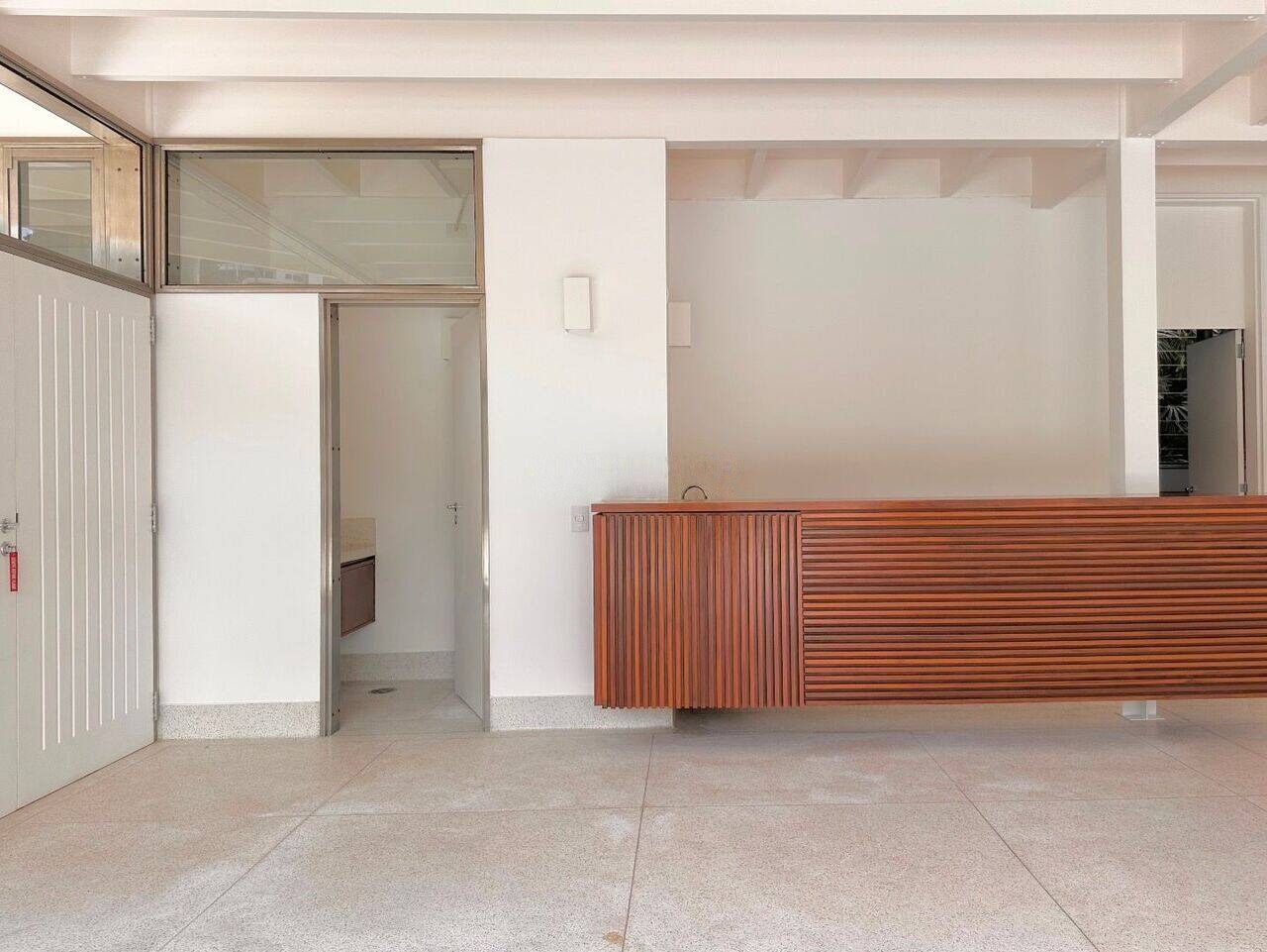 Piscina e área externa casa à venda em Residencial Tambore 1, Alphaville, Barueri — 4 suítes, 600 m² — imagem 5 de 20
