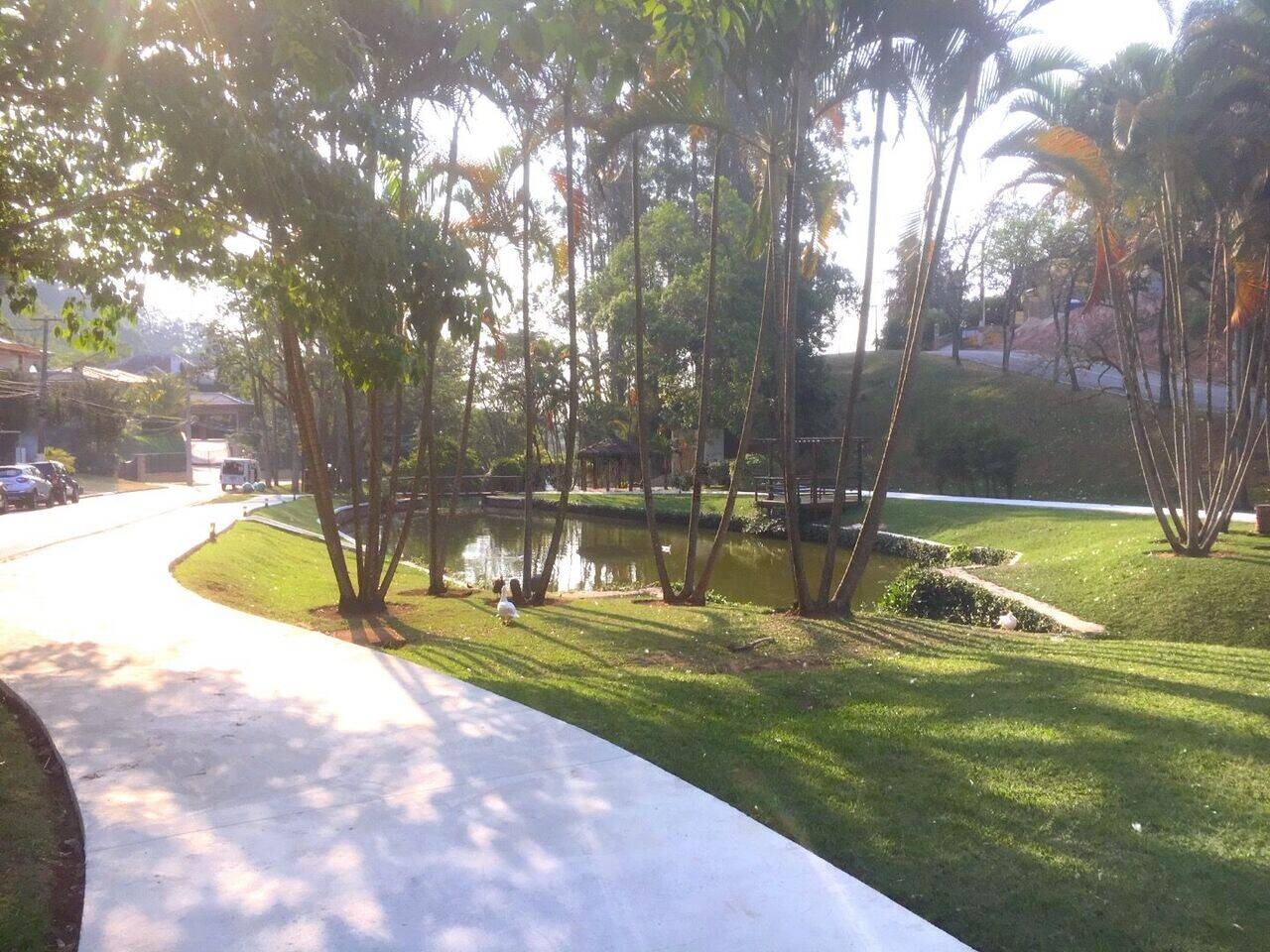 Cozinha e área gourmet casa à venda em Residencial Tambore 1, Alphaville, Barueri — 4 suítes, 550 m² — imagem 3 de 17