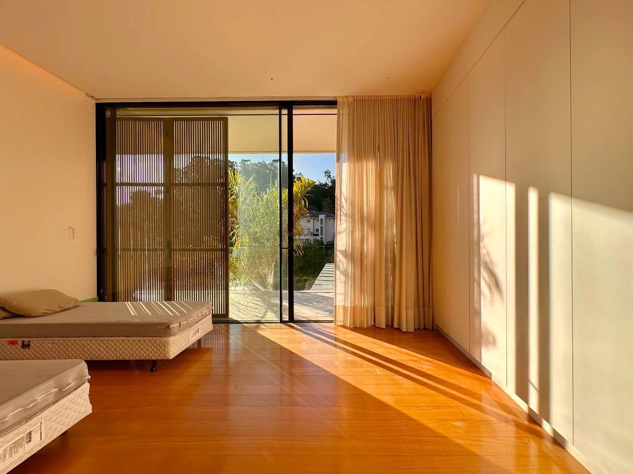 Sala de estar casa à venda em Residencial Tambore 1, Alphaville, Barueri — 5 suítes, 1000 m² — imagem 2 de 20