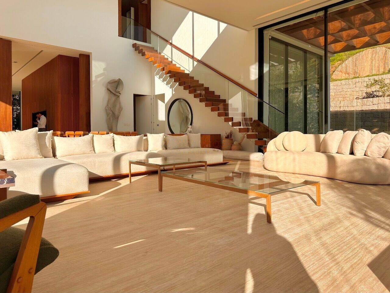 Área de convivência casa à venda em Residencial Tambore 1, Alphaville, Barueri — 5 suítes, 1000 m² — imagem 6 de 20