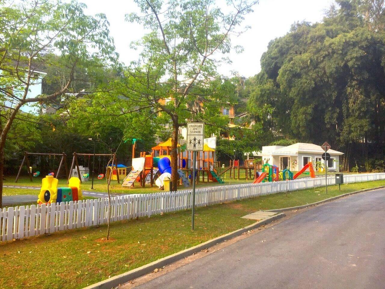 Cozinha e área gourmet terreno à venda em Residencial Tambore 1, Alphaville, Barueri — 1328 m² — imagem 3 de 15